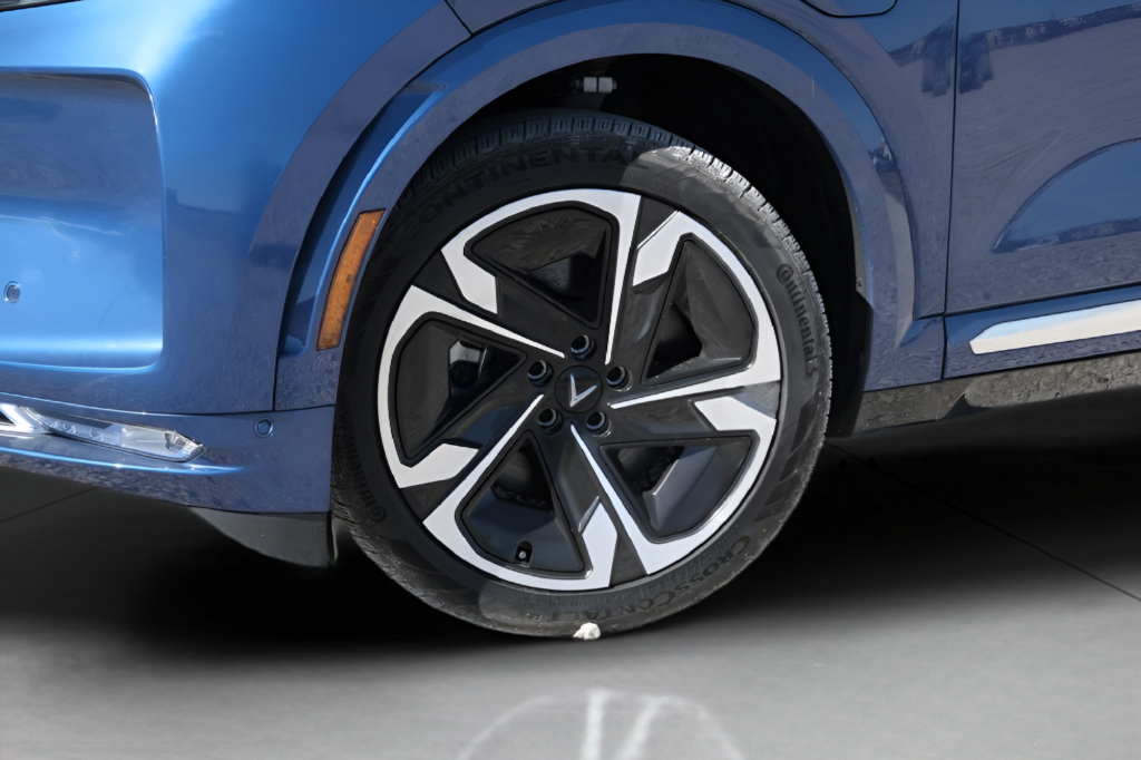 New 2024 VinFast VF 9 Plus AWD/4WD image 33