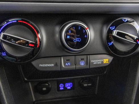 Used 2019 Hyundai Kona SEL image 26