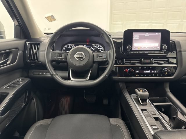 Used 2025 Nissan Pathfinder SV FWD image 20