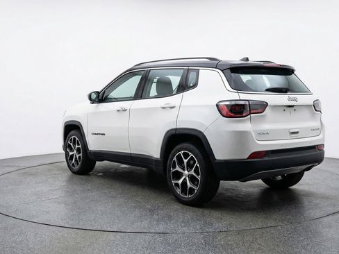 Used 2025 Jeep Compass Limited image 6