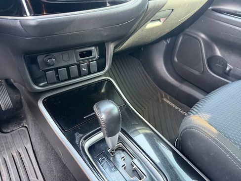 Used 2018 Mitsubishi Outlander LE AWD/4WD image 21