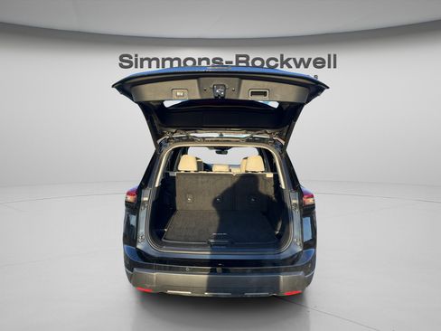 Used 2025 Nissan Rogue SV image 10