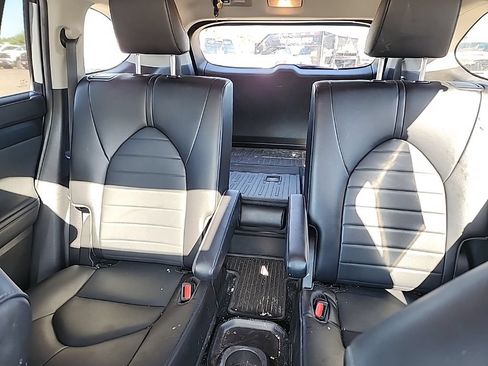 Used 2022 Toyota Highlander XLE AWD/4WD image 35