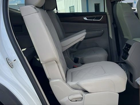 New 2026 Volkswagen Atlas SE image 12