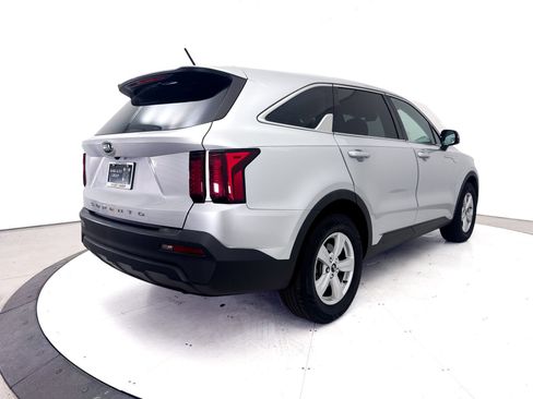 Used 2021 Kia Sorento LX FWD image 14