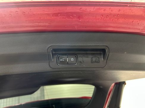 Certified 2022 Ford Explorer XLT w/ Equipment Group 202A AWD/4WD image 30