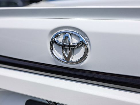 Used 2023 Toyota Corolla SE w/ SE Premium Package FWD image 27