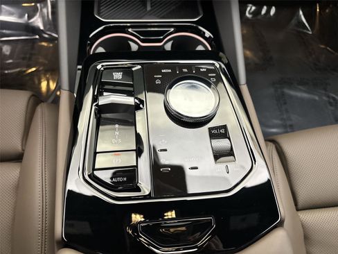 New 2026 BMW 530i xDrive w/ Premium Package image 23