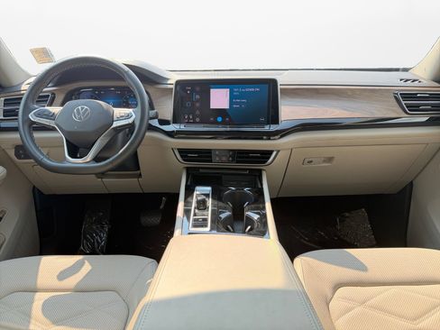 Used 2024 Volkswagen Atlas SE w/ Panoramic Sunroof Package AWD/4WD image 11