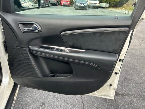 Used 2017 Dodge Journey Crossroad w/ Popular Equipment Group image 21