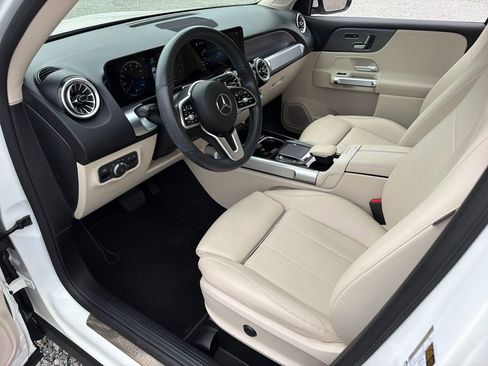 Used 2023 Mercedes-Benz GLB 250 w/ Premium Package image 2