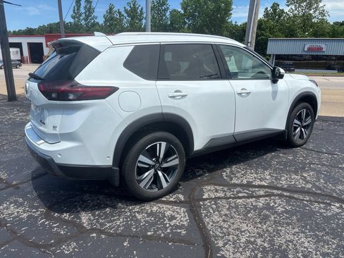 Used 2024 Nissan Rogue SL AWD/4WD image 5