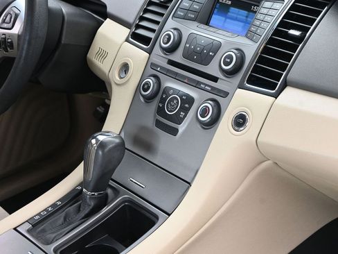 Used 2017 Ford Taurus SE image 29