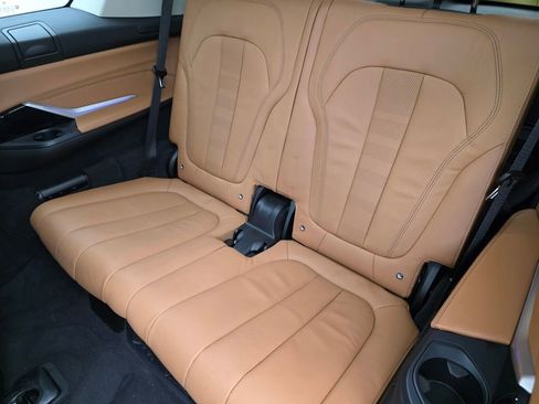 Used 2022 BMW X7 xDrive40i w/ Premium Package image 16