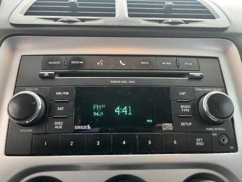 Used 2010 Dodge Challenger SE image 29