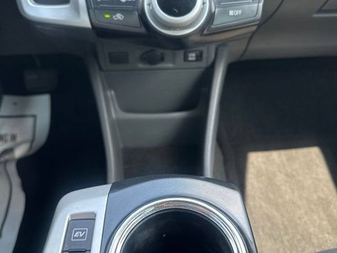 Used 2014 Toyota Prius V Two FWD image 16