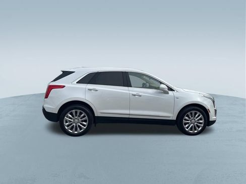 Used 2018 Cadillac XT5 Platinum w/ Driver Assist Package AWD/4WD image 9