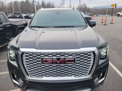 Used 2021 GMC Yukon XL Denali w/ Advanced Technology Package image 2
