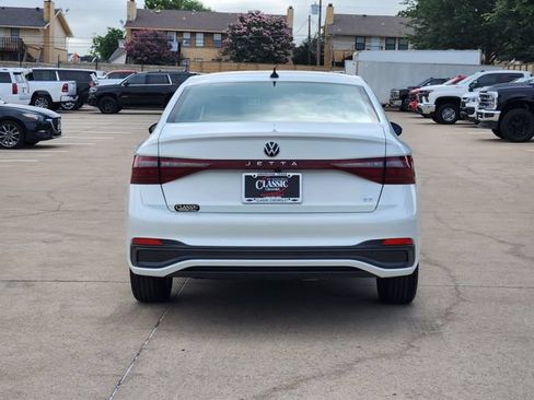 Used 2025 Volkswagen Jetta SE FWD image 13