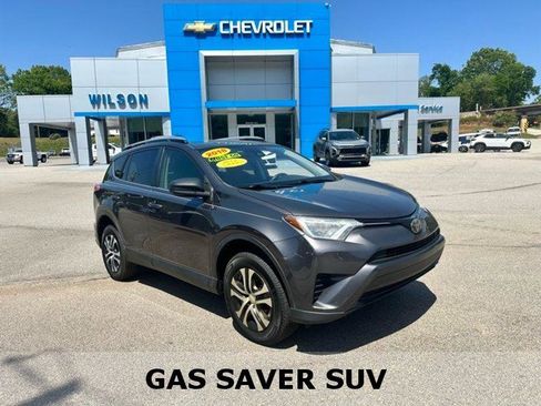 Used 2018 Toyota RAV4 LE image 1
