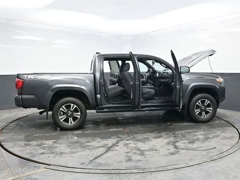 Used 2019 Toyota Tacoma TRD Sport image 39