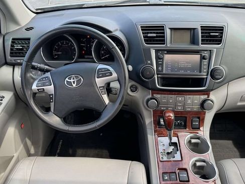 Used 2013 Toyota Highlander Limited AWD/4WD image 38
