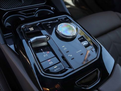 Used 2025 BMW 530i 530i w/ Premium Package image 18