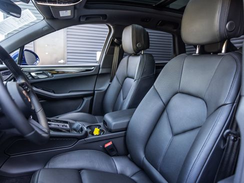 Certified 2026 Porsche Macan AWD/4WD image 5