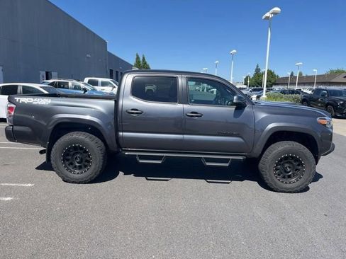 Used 2022 Toyota Tacoma TRD Sport w/ Technology Package AWD/4WD image 4