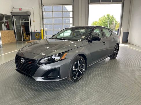 New 2026 Nissan Altima 2.5 SR w/ SR Premium Package FWD image 4