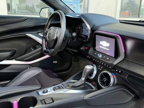 Used 2017 Chevrolet Camaro SS RWD image 15