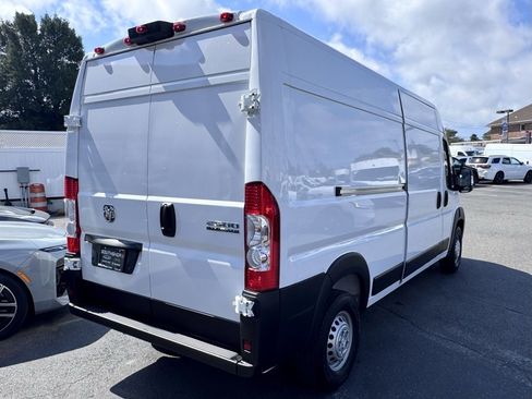 Used 2025 RAM ProMaster 2500 w/ Convenience Group image 9