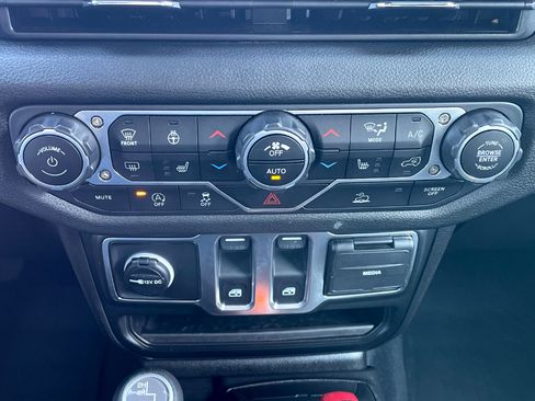 Used 2025 Jeep Wrangler Sport AWD/4WD image 17