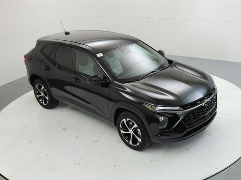 Used 2025 Chevrolet Trax RS image 13