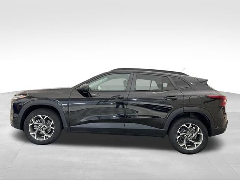 Used 2024 Chevrolet Trax LT w/ Driver Confidence Package FWD image 2