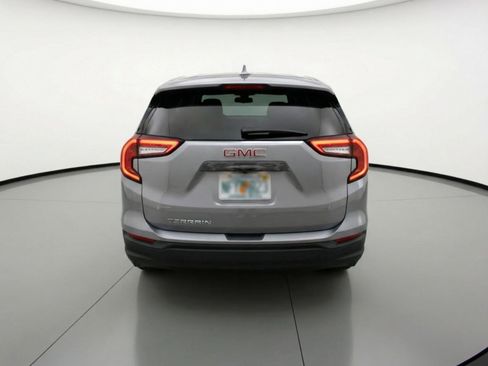 Used 2024 GMC Terrain SLE image 7