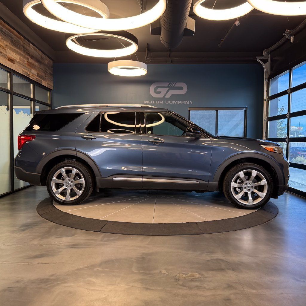 Used 2020 Ford Explorer Platinum w/ Premium Technology Package AWD/4WD image 2