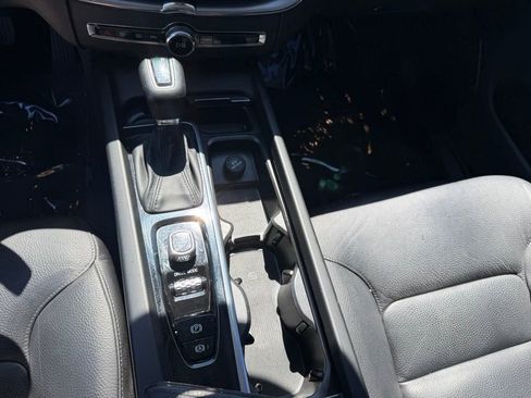 Used 2020 Volvo XC60 T5 Momentum image 27