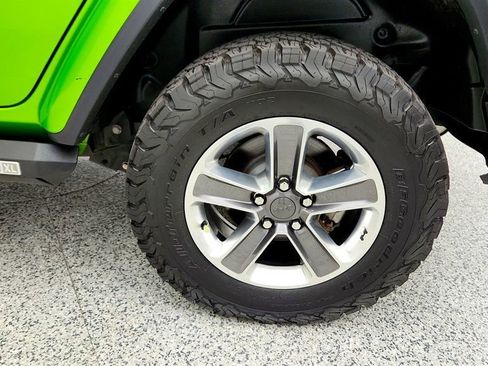 Used 2019 Jeep Wrangler Unlimited Sahara AWD/4WD image 9