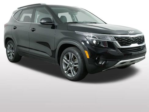 Used 2023 Kia Seltos S w/ Navigation Package FWD image 3