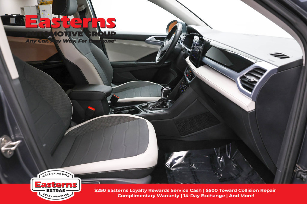 Used 2025 Volkswagen Taos SE AWD/4WD image 24