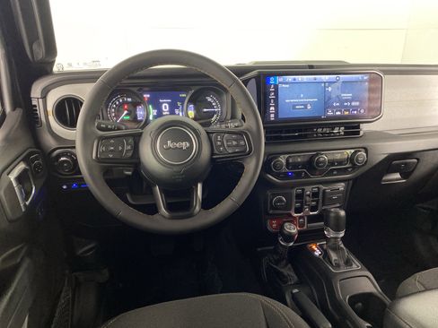 Used 2024 Jeep Wrangler Unlimited AWD/4WD image 34