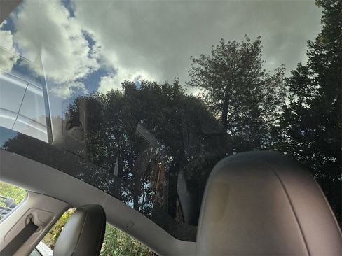 Used 2023 Tesla Model Y Long Range image 15