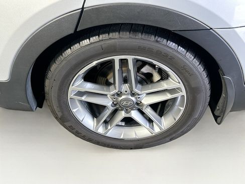 Used 2017 Hyundai Santa Fe Limited FWD image 11