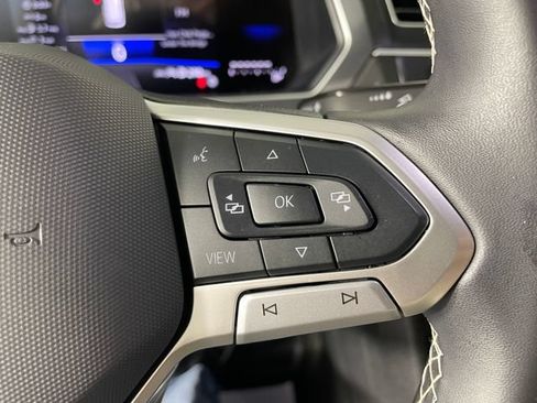 Used 2024 Volkswagen Tiguan SE FWD image 11