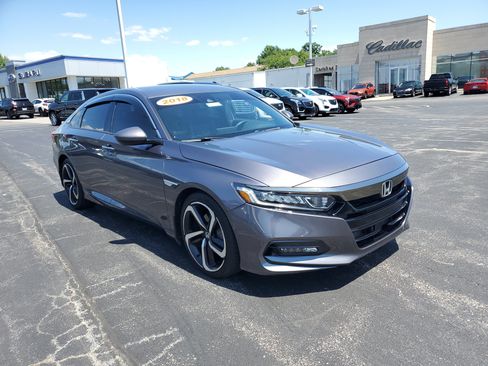 Used 2018 Honda Accord Sport image 4