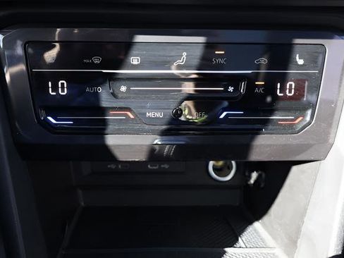 Used 2023 Volkswagen Tiguan SE R-Line image 18