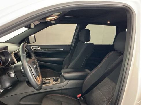 Used 2017 Jeep Grand Cherokee Laredo image 14