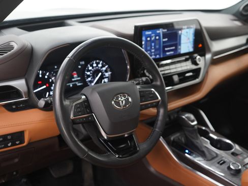 Used 2021 Toyota Highlander Platinum AWD/4WD image 21
