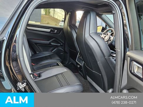 Used 2023 Porsche Cayenne Platinum Edition AWD/4WD image 17